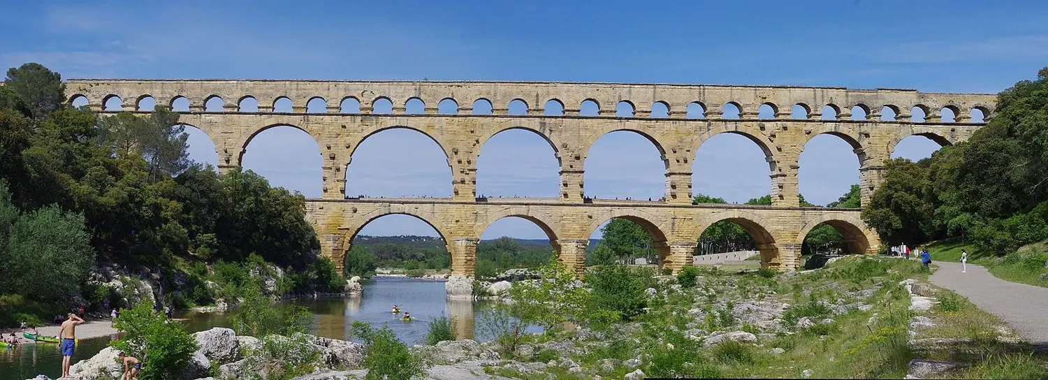 Římský akvadukt Pont du Gard nedaleko Avignonu